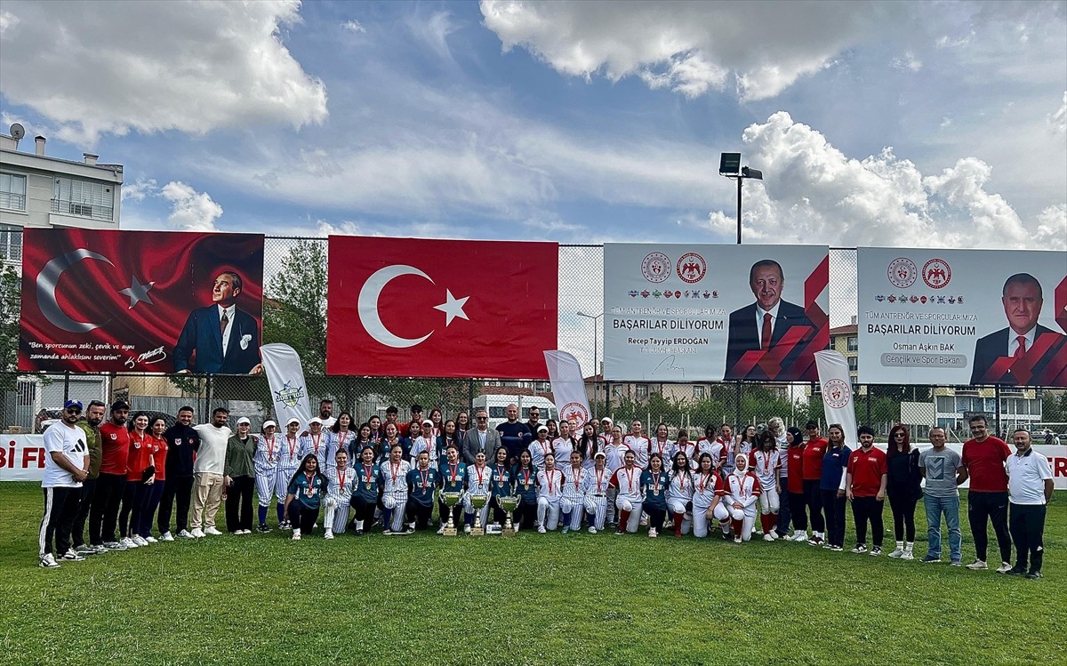 Türkiye Ragbi Federasyonu tarafından organize edilen 18 Yaş Altı Softbol Türkiye Şampiyonası...