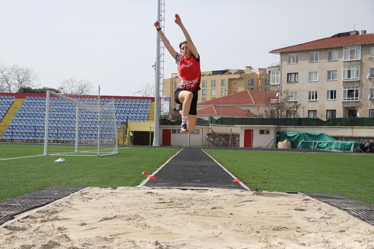 Türkiye şampiyonu 15 yaşındaki milli atlet Eylül Dönmez, 2025 Avrupa Gençlik Olimpik Yaz...