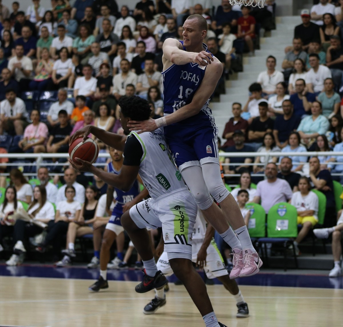 Türkiye Sigorta Basketbol Süper Ligi'nin 29. hafta maçında, Yukatel Merkezefendi Belediyesi Basket...