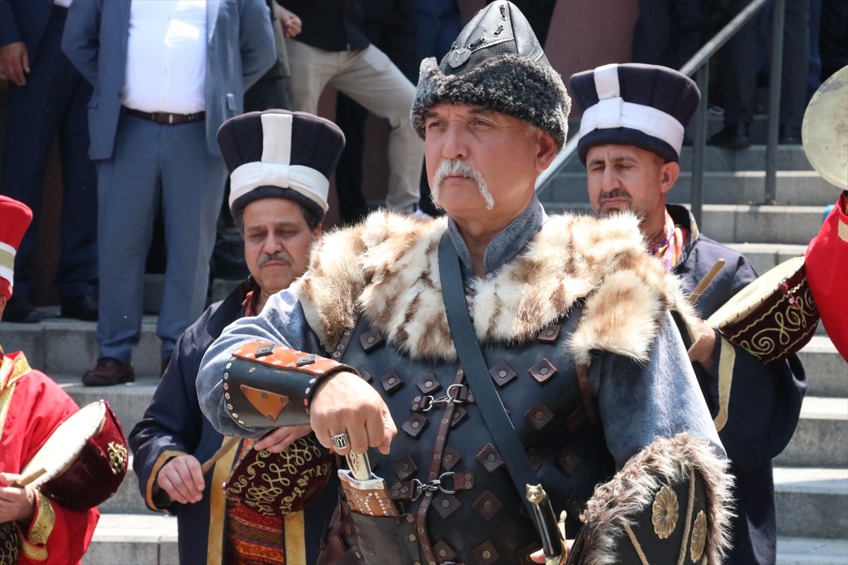 Ülkü Ocakları Bursa İl Başkanlığının yeni hizmet binası Osmangazi ilçesinde gerçekleştirilen...