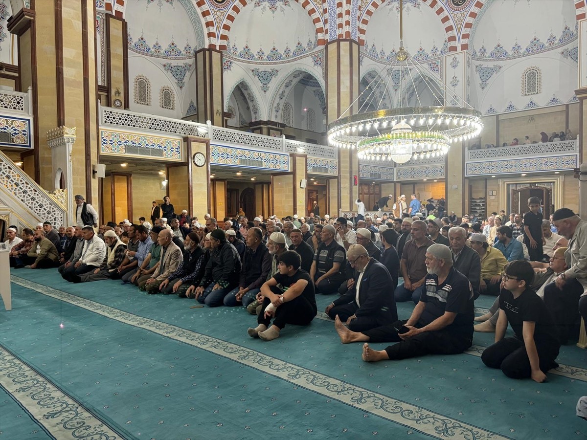 Uluslararası Kur'an-ı Kerim'i Güzel Okuma Yarışması birincisi 3 hafız, Adana'nın Çukurova...