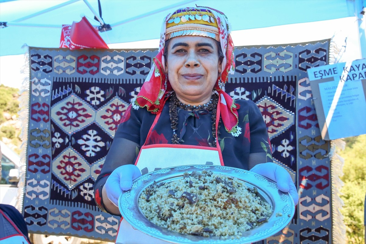 Uşak'ta, "Türk Mutfağı Haftası" etkinlikleri kapsamında Taşyaran Vadisi Tabiat Parkı'nda yöreye...