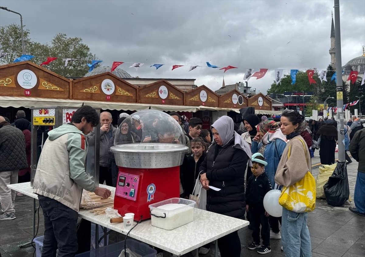 Üsküdar'da, "Vakıflar Haftası" kapsamında yapılan etkinlikte konserler verildi, atölyeler...
