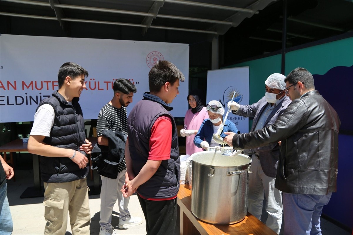 Van Büyükşehir Belediyesi ve Kültür ve Turizm İl Müdürlüğünce Van Müzesi Konferans Salonu'nda...