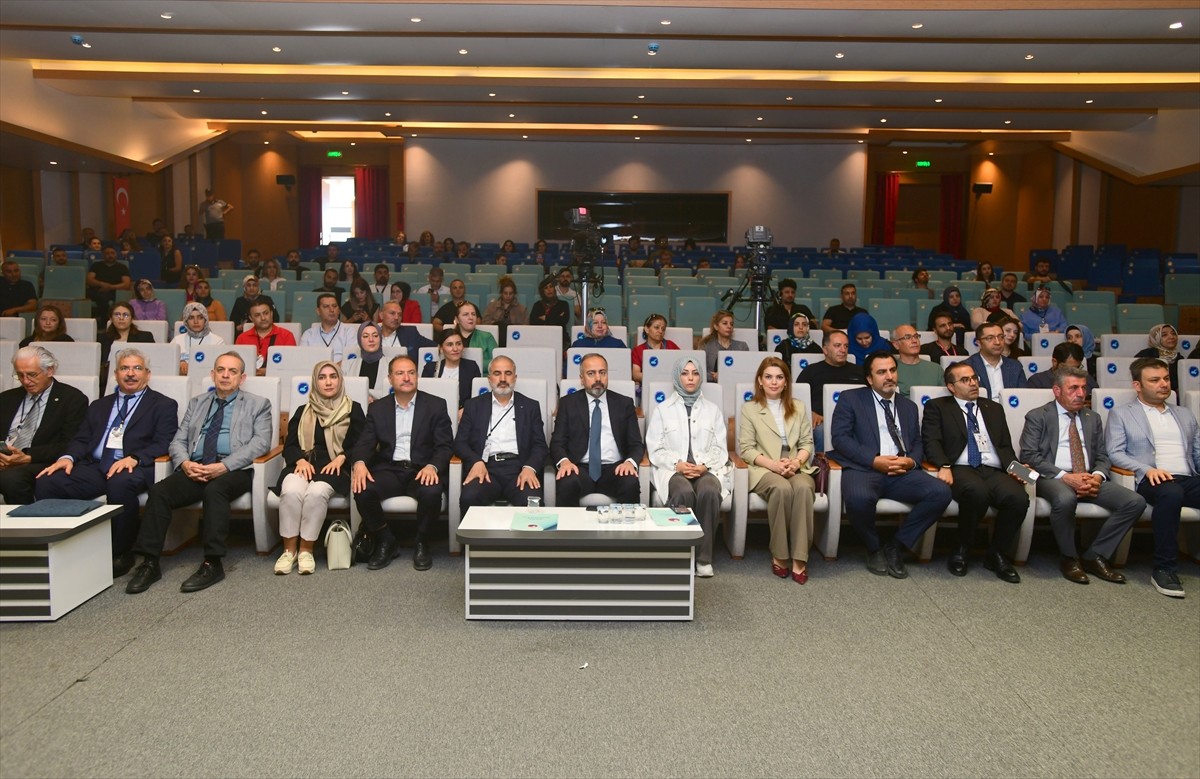 Van Yüzüncü Yıl Üniversitesi (YYÜ) Dursun Odabaş Tıp Merkezince "Sağlık Hizmetlerinde Kalite ve...