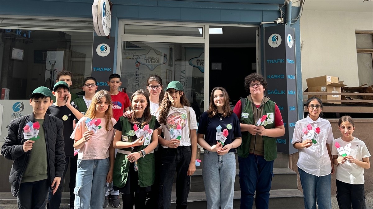 Yeşilay Balıkesir Şubesi Çocuk Komisyonu gönüllüleri, Anneler Günü dolayısıyla kendi el...