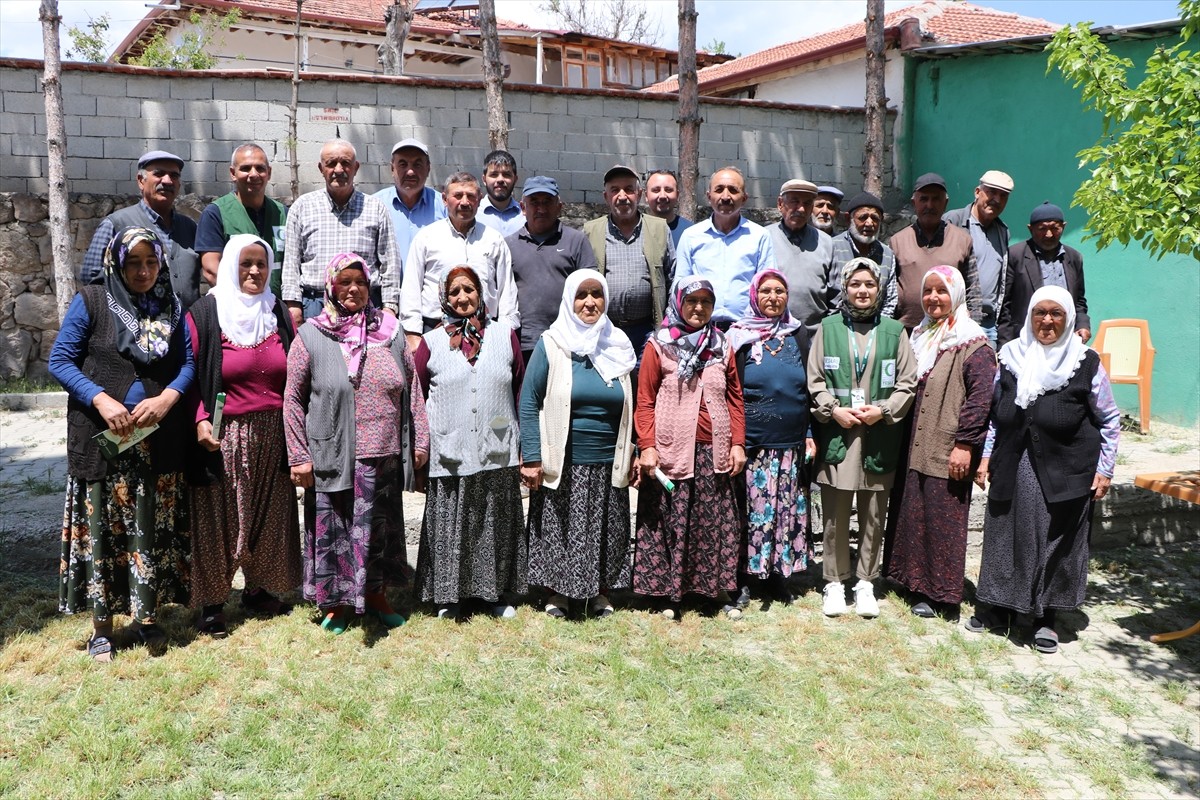 Yozgat'ın merkeze bağlı Haydarbeyli köyünün 10 yıl önce aldıkları kararla sigarayı bırakan...