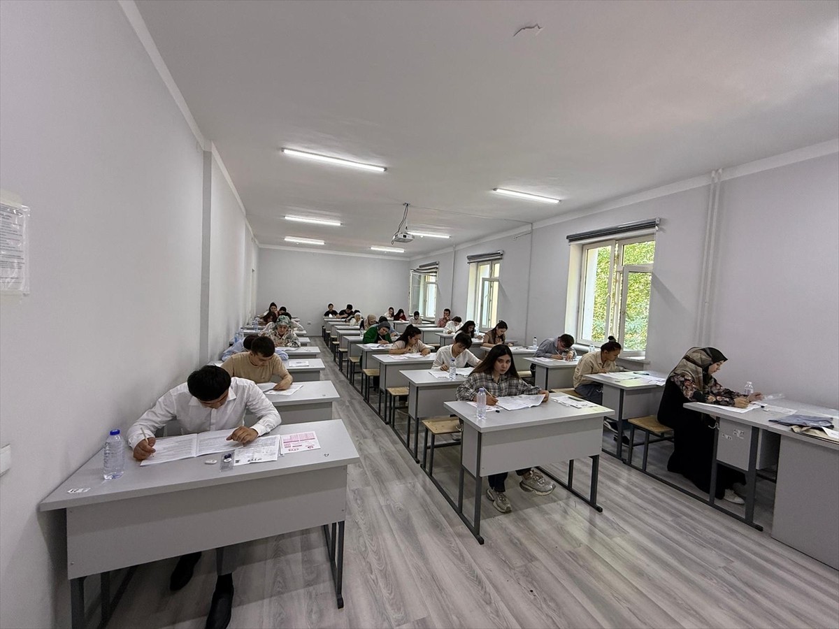 Yunus Emre Enstitüsü (YEE) Özbekistan'ın başkenti Taşkent ve Semerkant'ta Türkçe Yeterlik Sınavı...