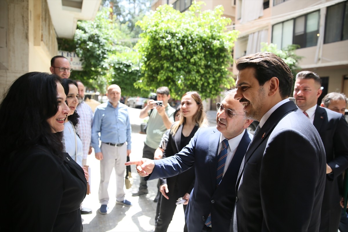 Yurtdışı Türkler ve Akraba Topluluklar (YTB) Başkanı Abdullah Eren (sağda), Lübnan Üniversitesi...