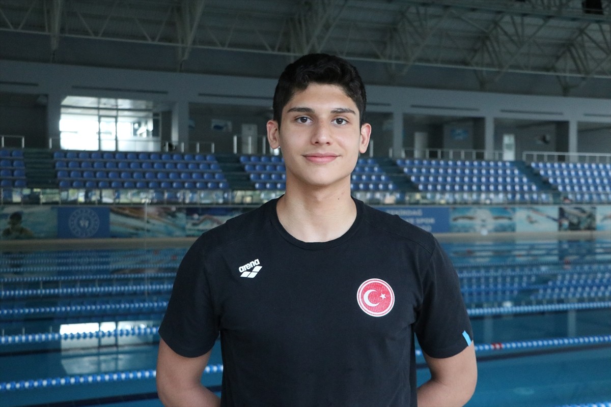 Yüzmede 6 Türkiye şampiyonluğu ve farklı kategorilerde toplam 90 madalyası bulunan milli sporcu...