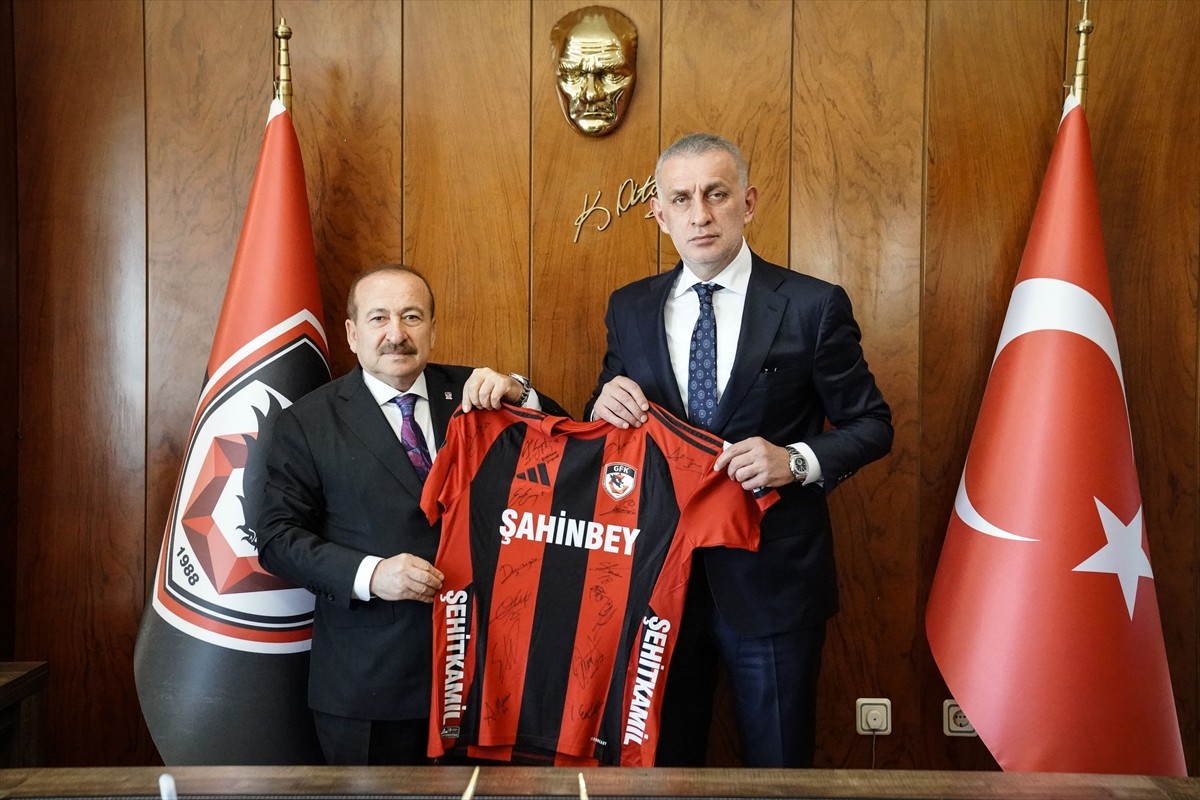 Ziraat Türkiye Kupası Finali öncesi Gaziantep'e gelen Türkiye Futbol Federasyonu Başkanı İbrahim...