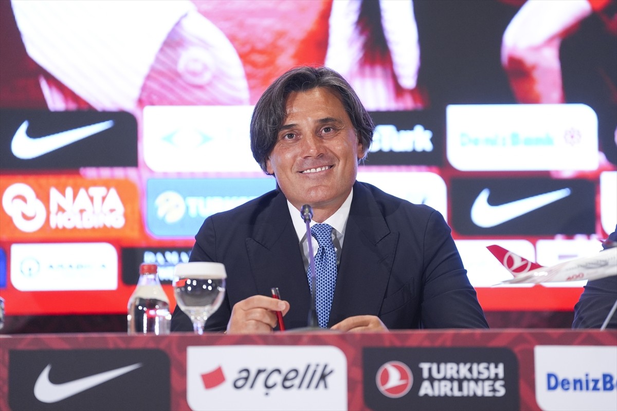 A Milli Futbol Takımı Teknik Direktörü Vincenzo Montella'nın sözleşmesi 2 yıl uzatıldı. TFF Hasan...