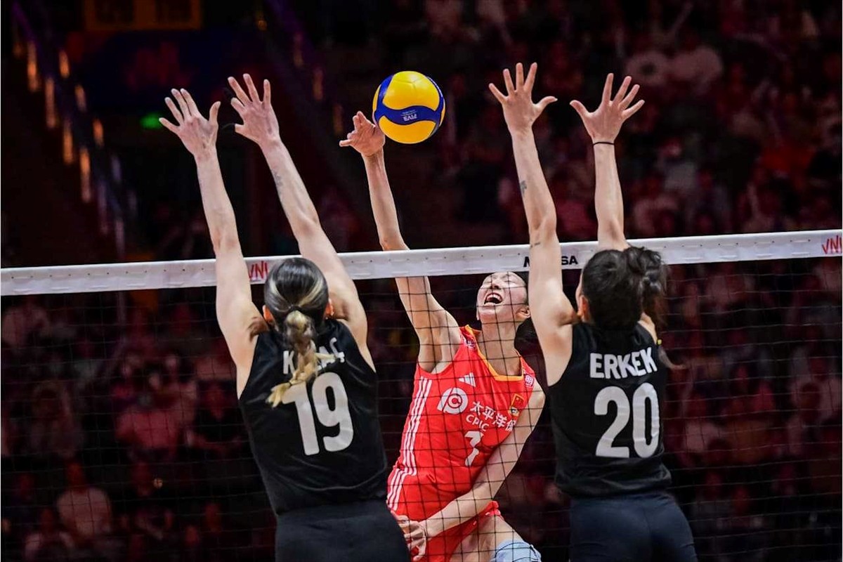 A Milli Kadın Voleybol Takımı, 2025 FIVB Milletler Ligi'ndeki (VNL) 4. ve son maçında Çin'i 3-2...