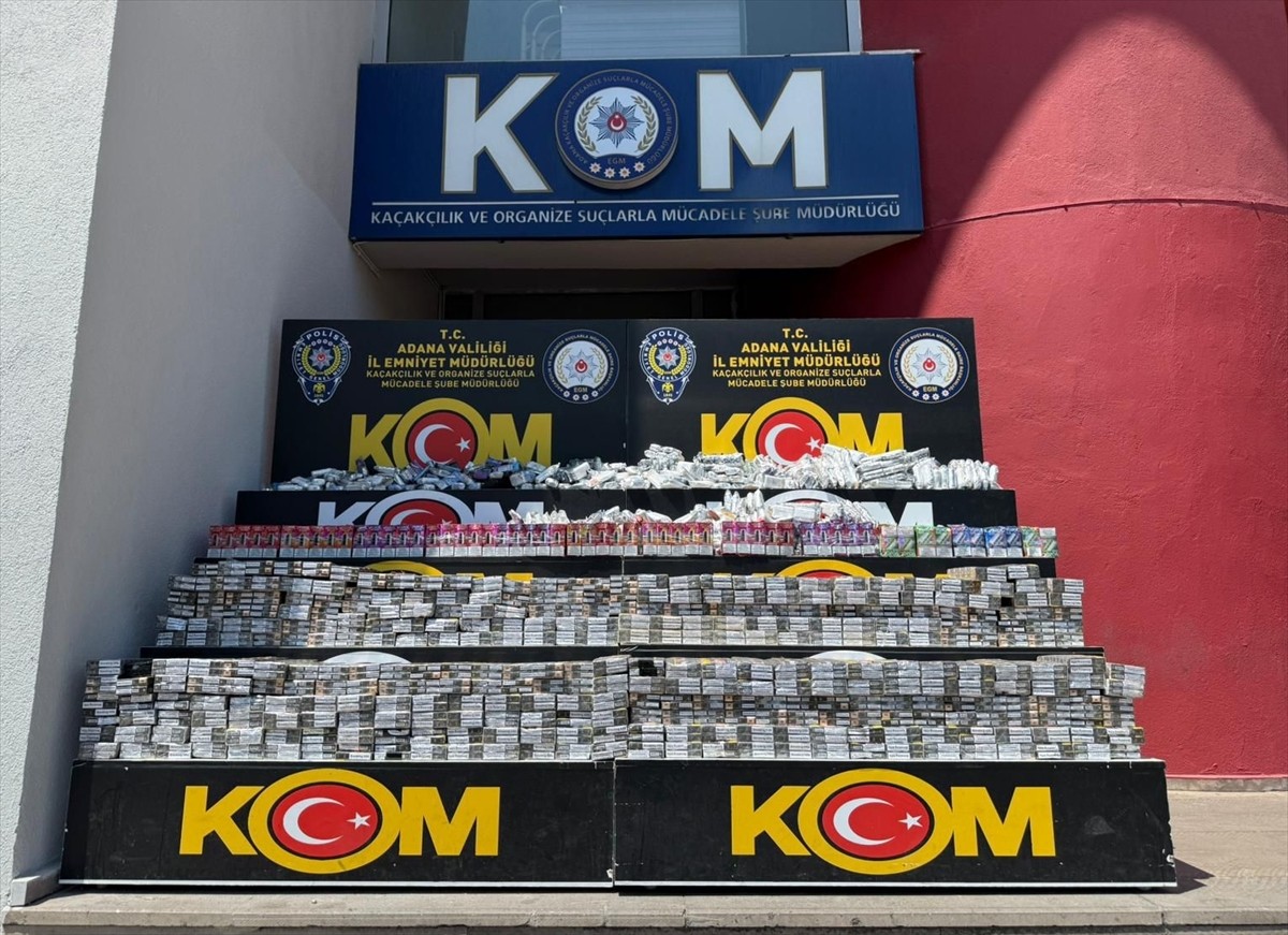Adana'da kaçak 4 bin 100 paket sigara ve 1280 elektronik sigara ele geçirilen hafif ticari...