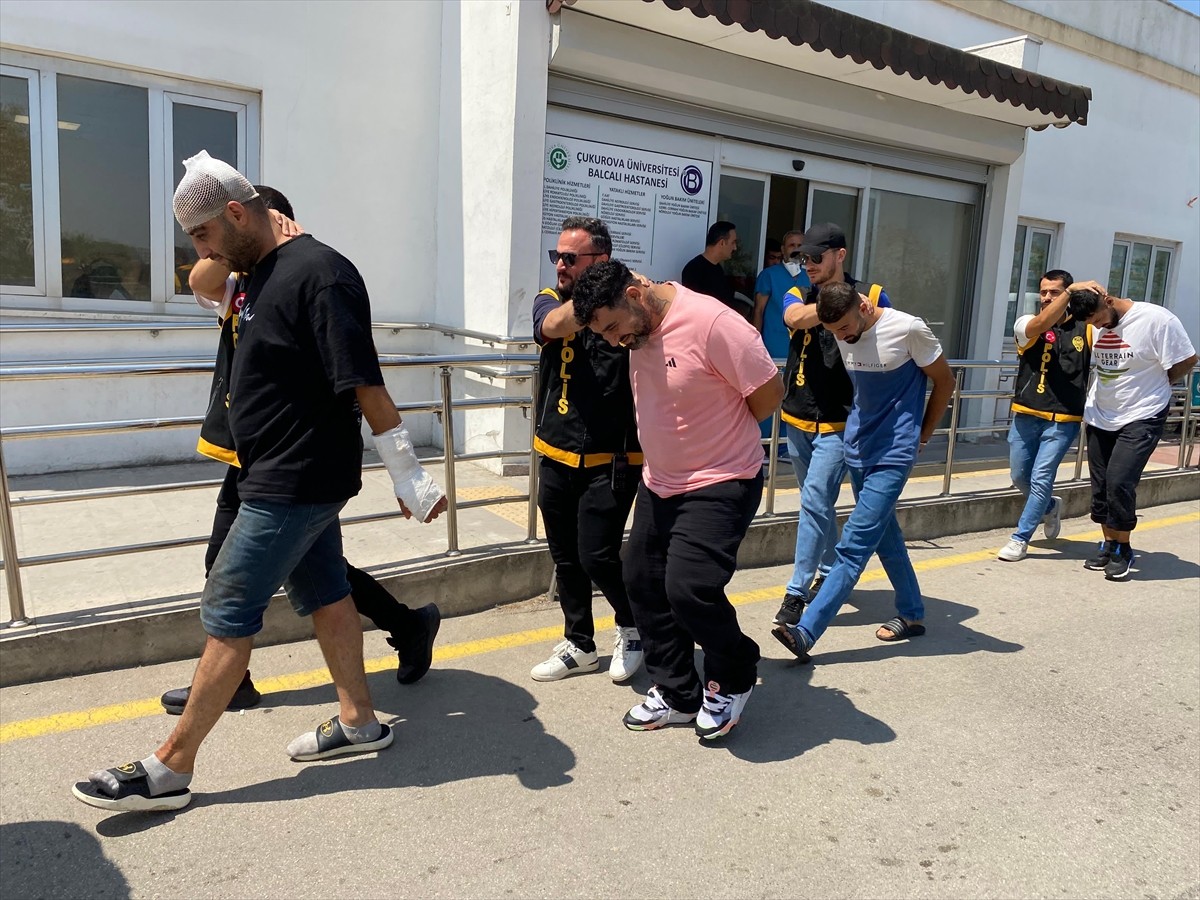 Adana'nın merkez Yüreğir ilçesinde mahalle muhtarının darbedilmesiyle ilgili gözaltına alınan 4...