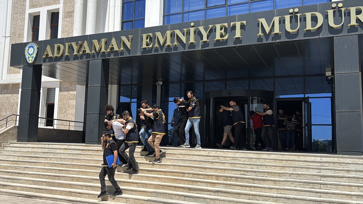  Adıyaman'da bir kişinin darbedilerek öldürülmesine ilişkin yürütülen soruşturmada gözaltına...