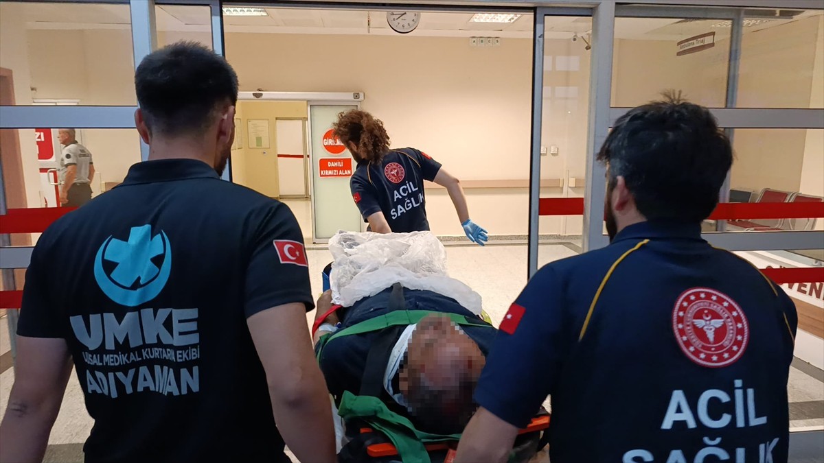 Adıyaman'da hafif ticari aracın şarampole devrilmesi sonucu 1 kişi öldü, 1 kişi yaralandı. Yaralı...