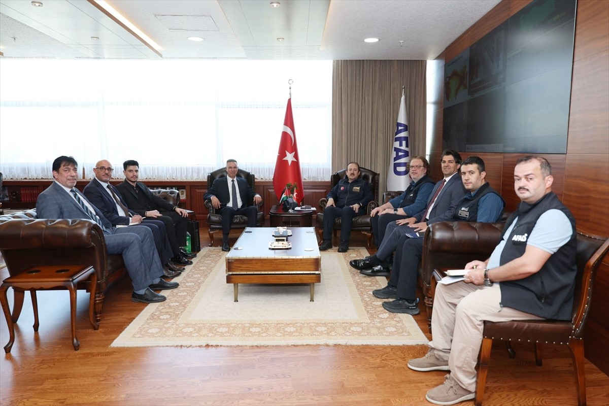 Afet ve Acil Durum Yönetimi (AFAD) Başkanı Ali Hamza Pehlivan, ziyaretine gelen Filistin'in Ankara...