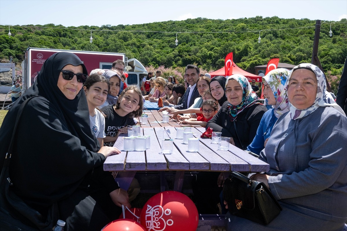 Aile ve Sosyal Hizmetler Bakanlığının "Aile Yılı" etkinlikleri kapsamında Sarıyer'de "dijital...