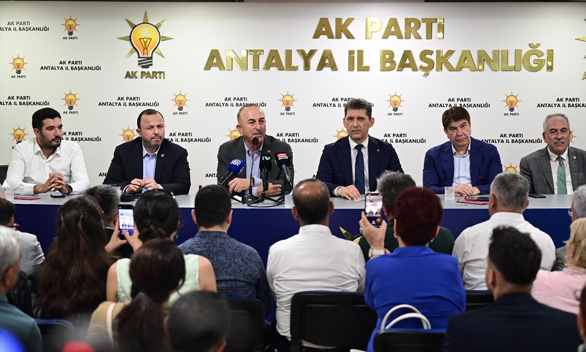 AK Parti Antalya İl Teşkilatında, Kurban Bayramı dolayısıyla düzenlenen törende partililer ve...