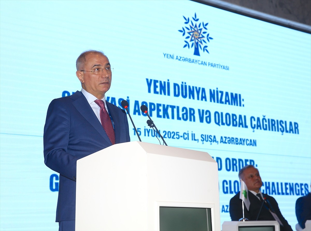 AK Parti Genel Başkanvekili Efkan Ala (solda),Türkiye ile Azerbaycan ilişkilerini müttefiklik...