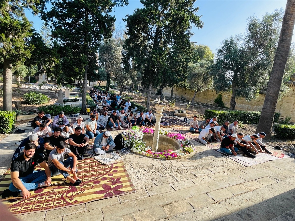 Akdeniz'deki ada ülkesi Malta'da Kurban Bayramı dolayısıyla Marsa'daki tarihi Türk Şehitliği'ne...