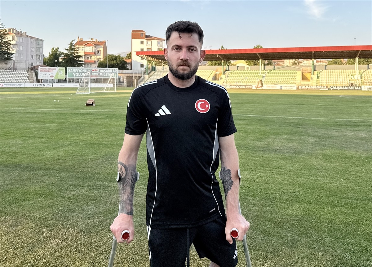 Ampute Milli Futbol Takımı'nın gol kralı ve birçok turnuvanın "en değerli oyuncusu" Ömer Güleryüz...