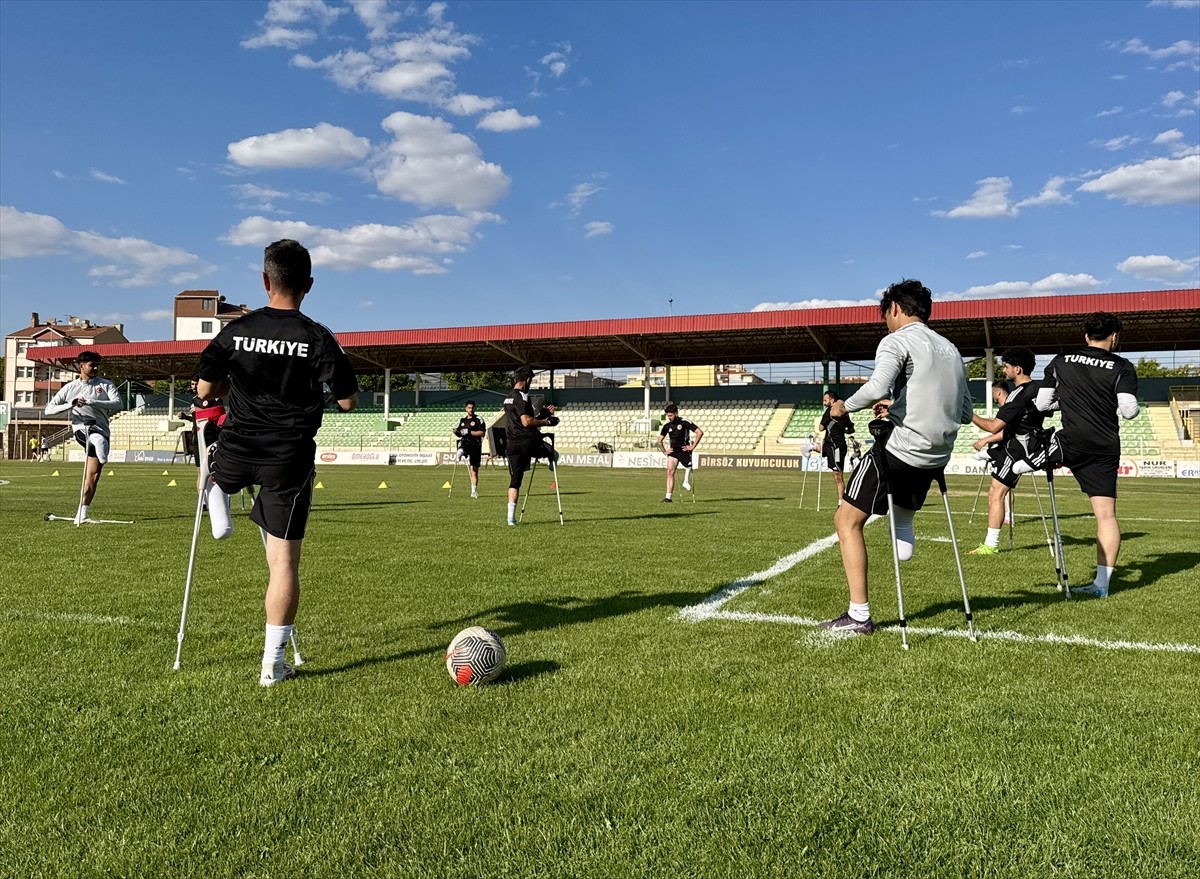 Ampute Milli Futbol Takımı'nın Kırşehir'deki kampı başladı. Ampute Milli Futbol Takımı, ilk...