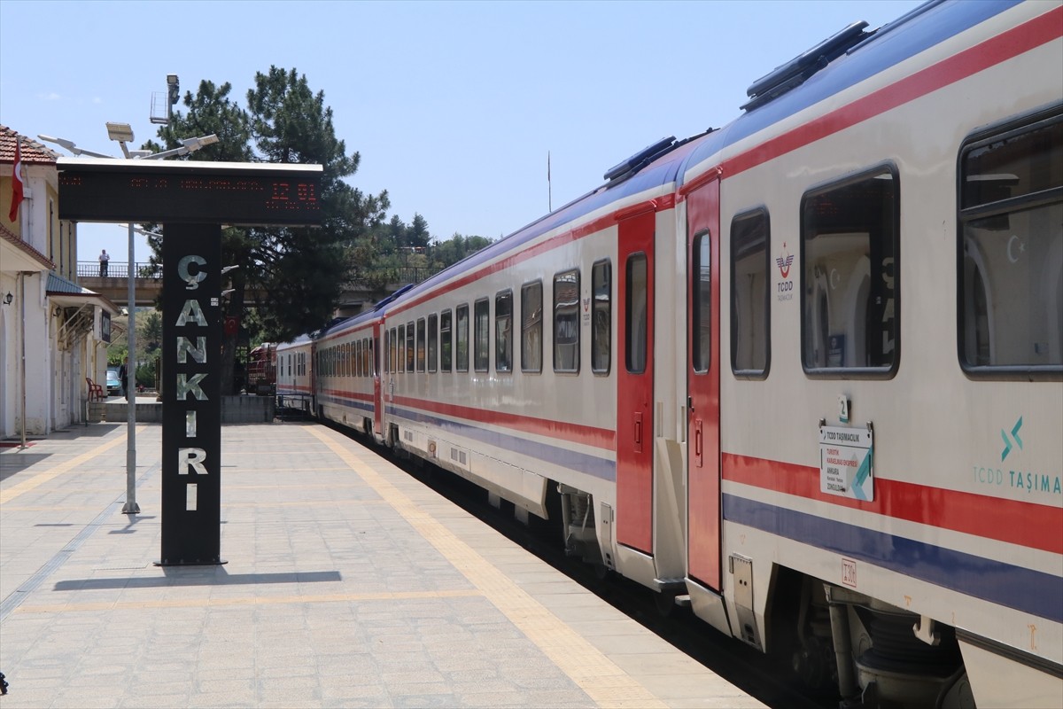 Ankara'dan yola çıkan Turistik Karaelmas Ekspresi, Zonguldak ziyaretinin ardından geçtiği dönüş...