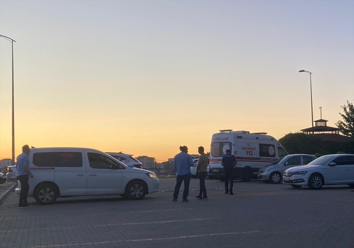 Ankara'nın Etimesgut ilçesinde bir evde buzdolabının buzluk bölümünde bebek cesedi bulundu.