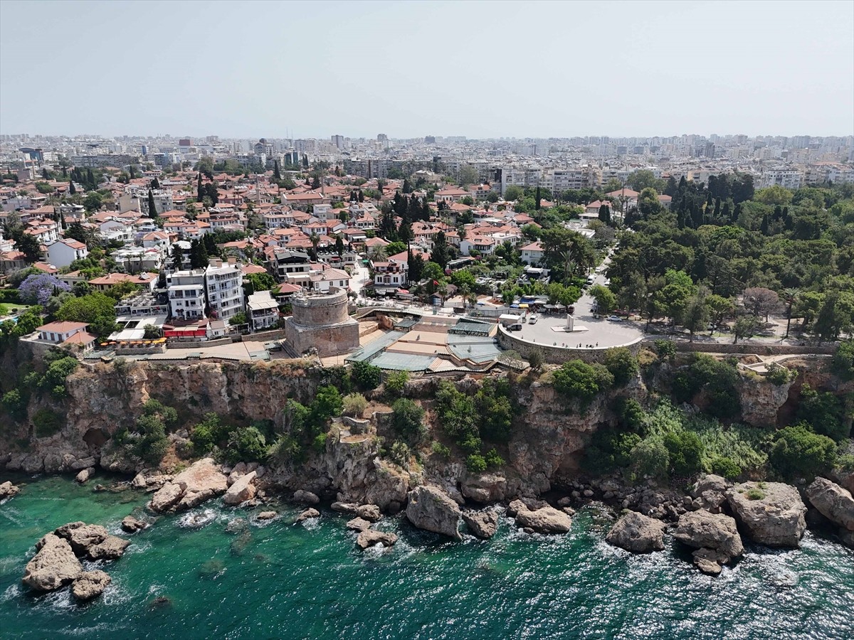 Antalya'nın simgeleri arasında yer alan ve kazı çalışmalarında önemli buluntuların çıkarıldığı...