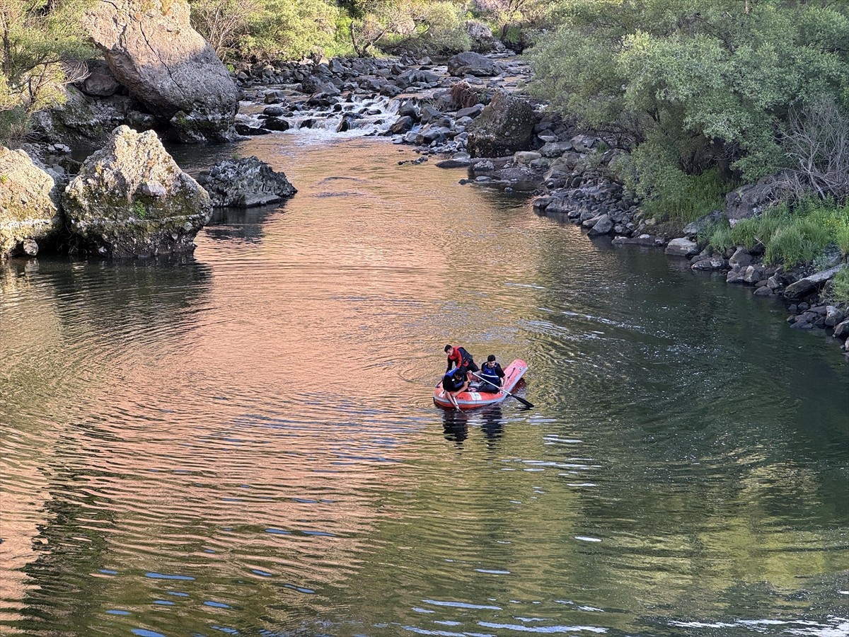 Ardahan'ın Çıldır ilçesinde Kura Nehri'ne giren 2 kişi boğularak öldü. Kurtkale köyünde yaşayan...