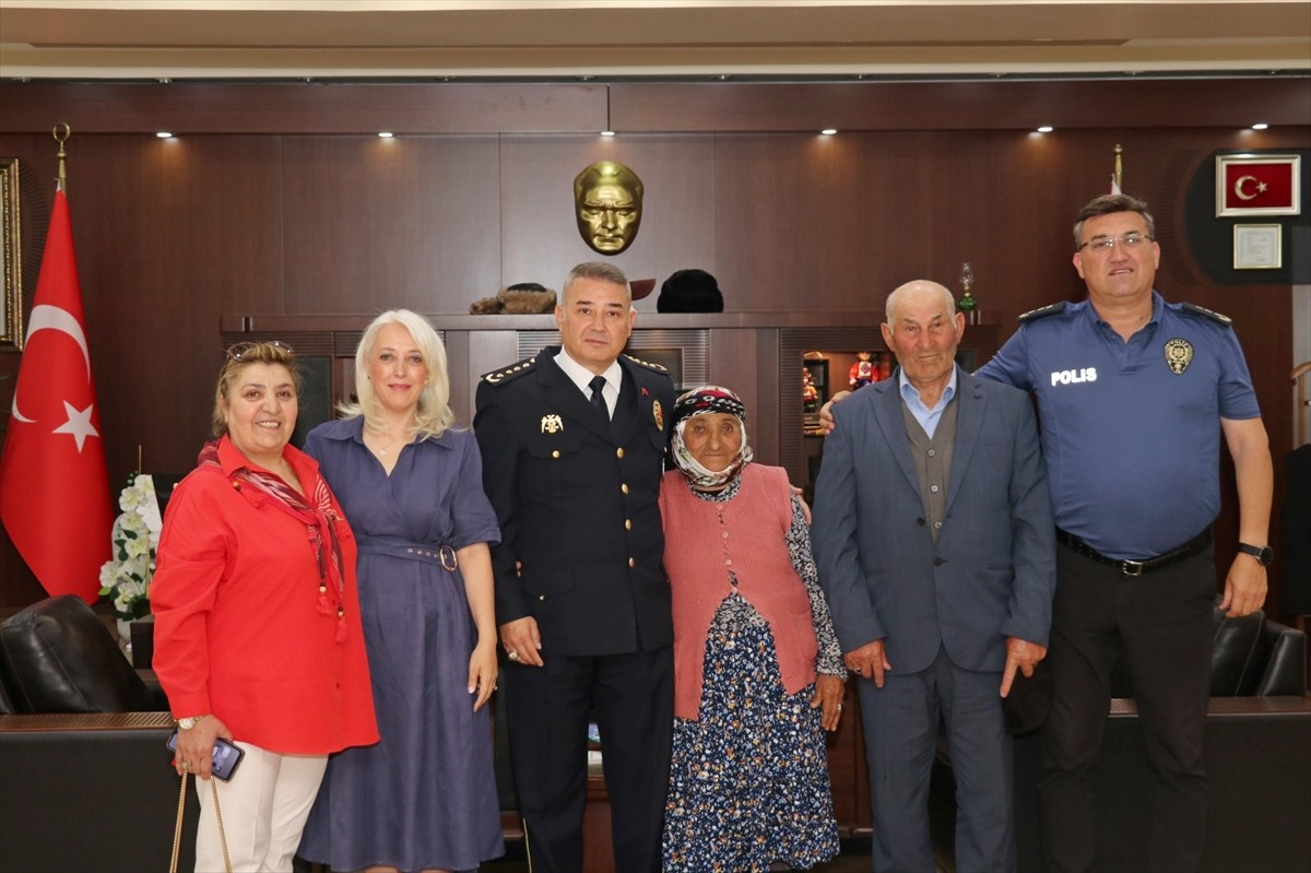 Ardahan İl Emniyet Müdürü Gökalp Şener, Kurban Bayramı dolayısıyla şehit yakınlarını...