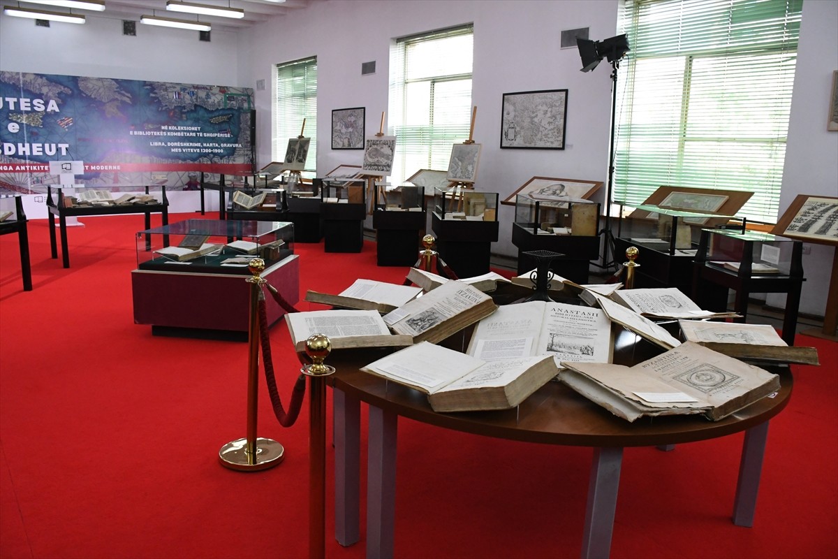 Arnavutluk'un başkenti Tiran'da aralarında Osmanlıca eserlerin de bulunduğu "Akdeniz'in Hafızası"...