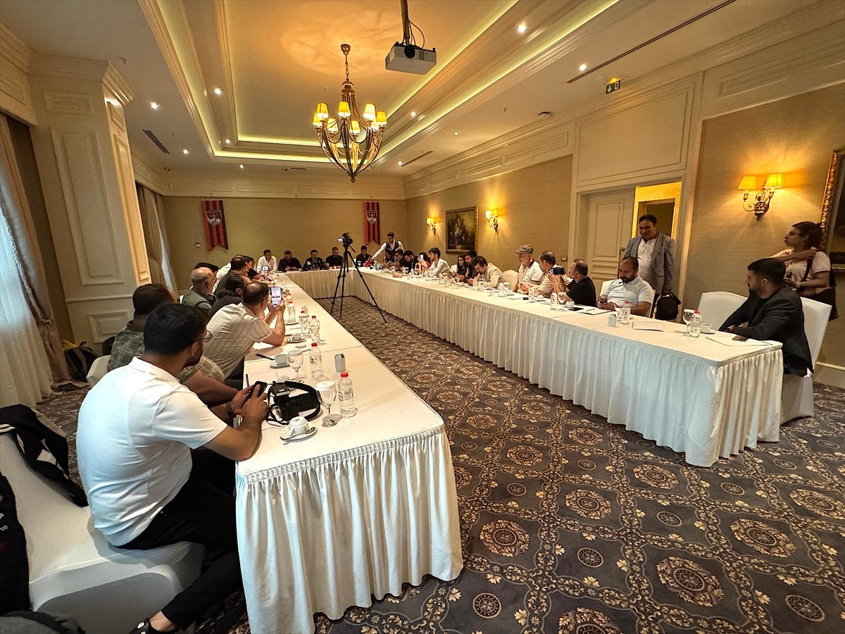 Artı Değer Vanspor Futbol Kulübü Başkanı Erol Temel, basın mensuplarıyla buluştu.