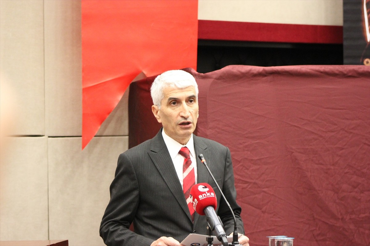 Avcılar Belediye Meclisinde, tutuklanmasının ardından görevinden uzaklaştırılan Belediye Başkanı...