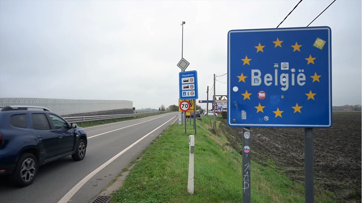 Avrupa'da 400 milyondan fazla insanın sınır kontrolünden geçmeden seyahat etmesini sağlayan Şengen...