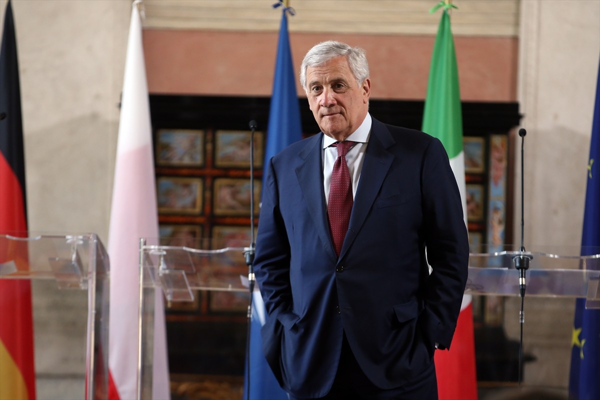 Avrupalı 6 ülkenin dışişleri bakanları ile NATO ve Avrupa Birliği'nden (AB) temsilciler İtalya'nın...