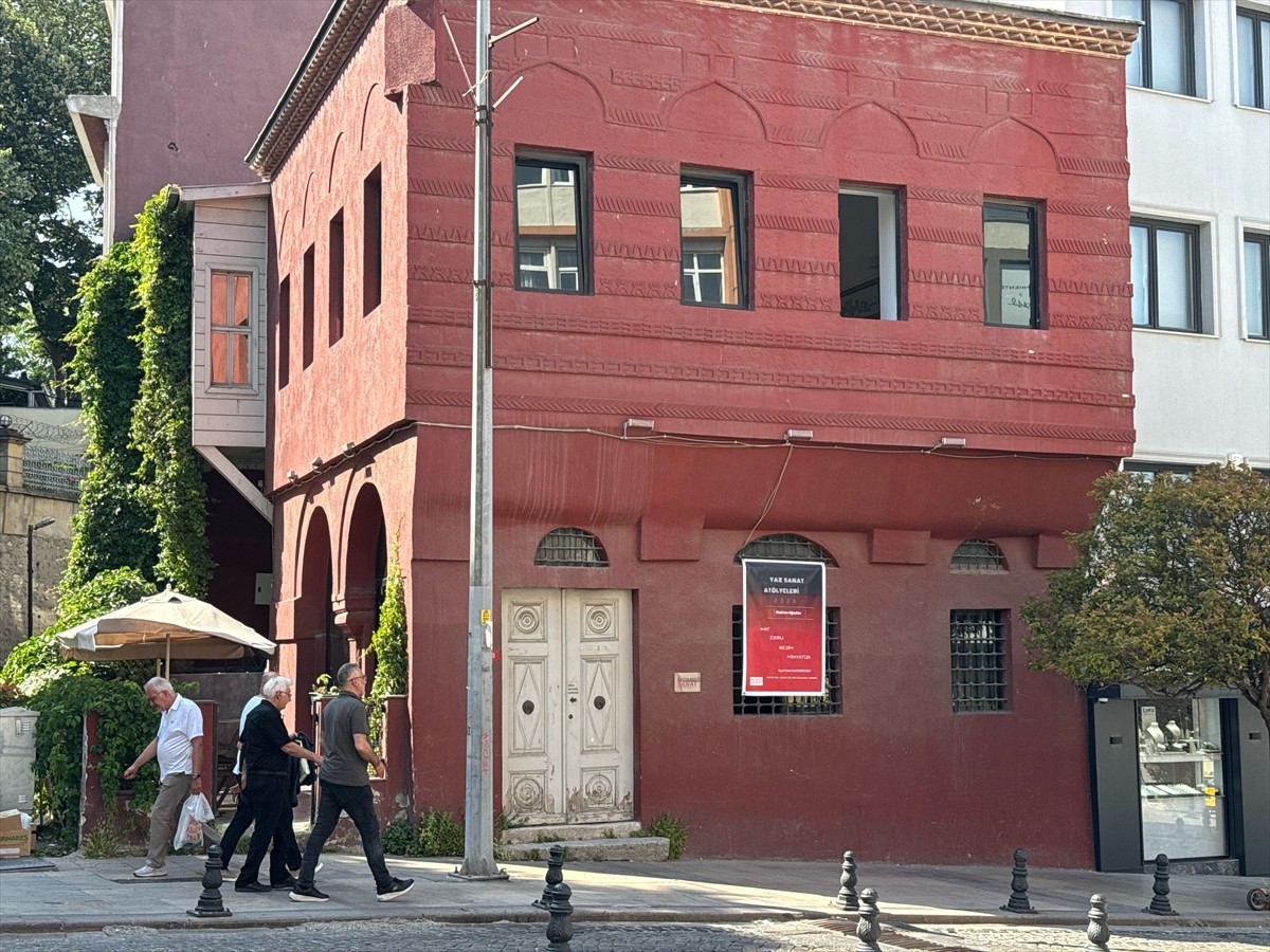 Bağımsız Sanat Vakfı, Filistin'de katledilen 10 binden fazla çocuğun isimlerini "40 Dakikada Bir"...