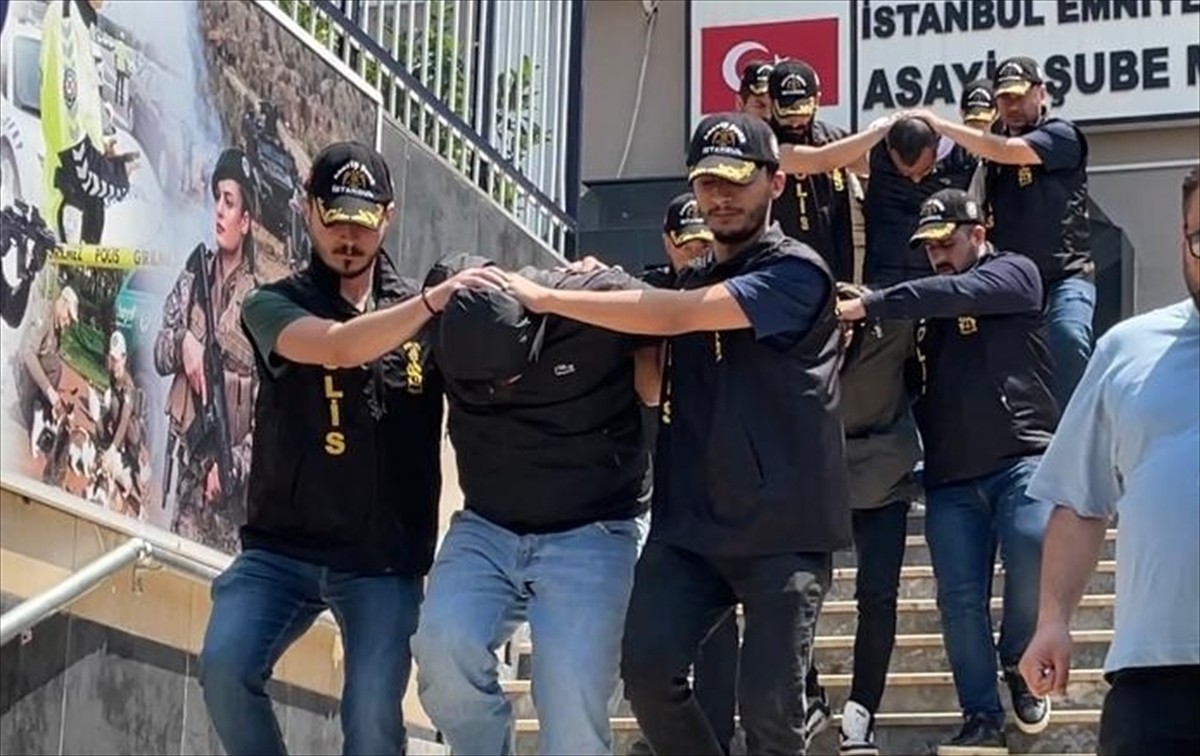 Bahçelievler'de bir kuyumcunun içinde 1 milyon 400 bin lira bulunan çantasının gasbedilmesine...