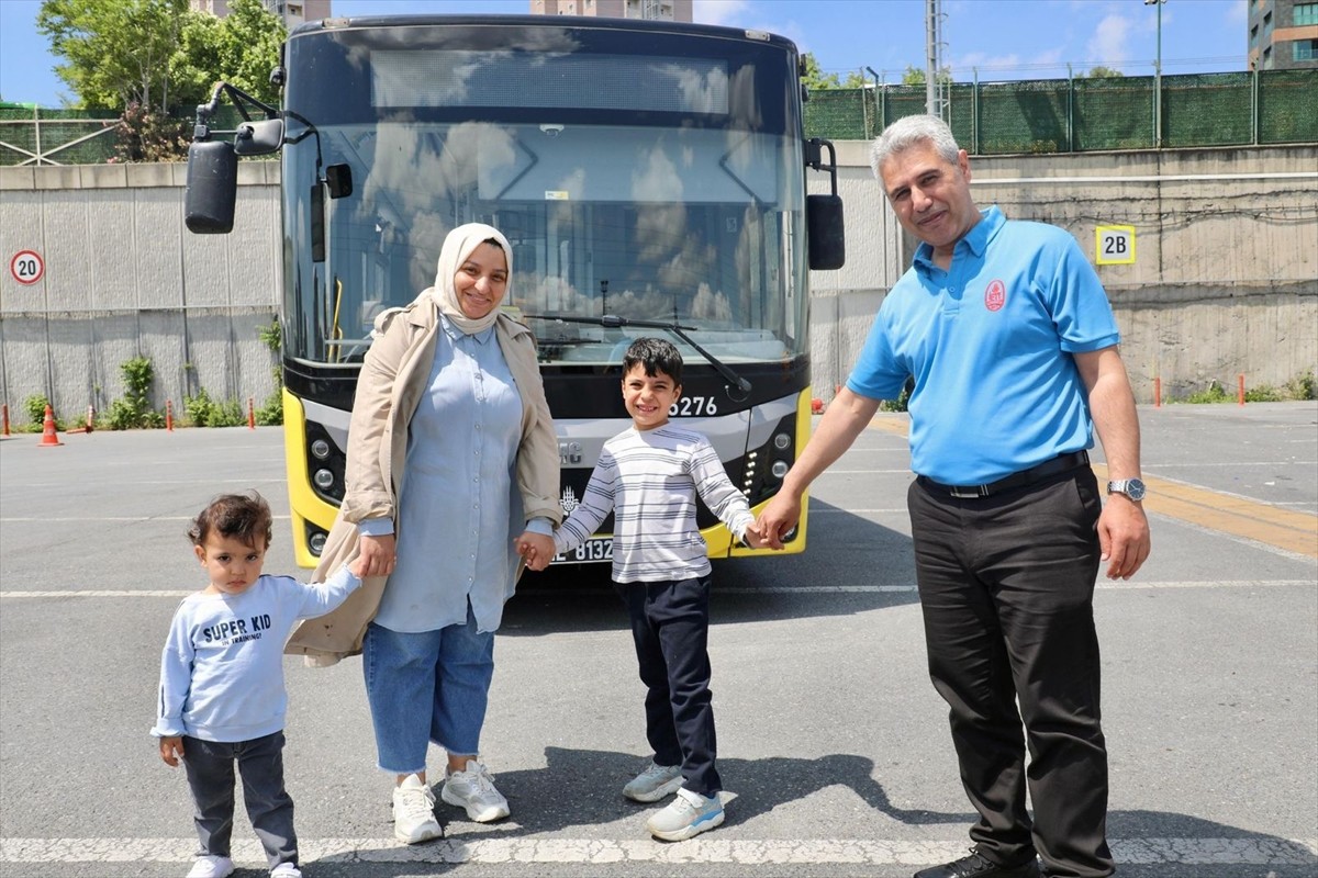 Başakşehir'de, ebeveynlerinin haberi olmadan otobüse binen 6 ve 2 yaşlarındaki kardeşler, şoförün...