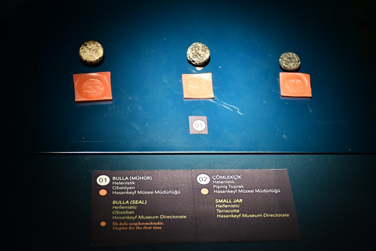 Batman'ın tarihi Hasankeyf ilçesinde bulunan Hasankeyf Müzesi'nde 2 bin 300 yıllık 26 tarihi eser...