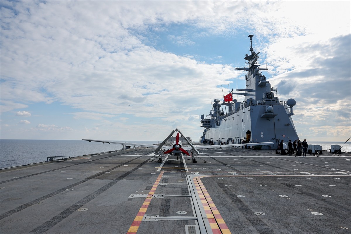 Baykar tarafından milli ve özgün olarak geliştirilen Bayraktar TB3 silahlı insansız hava aracı...