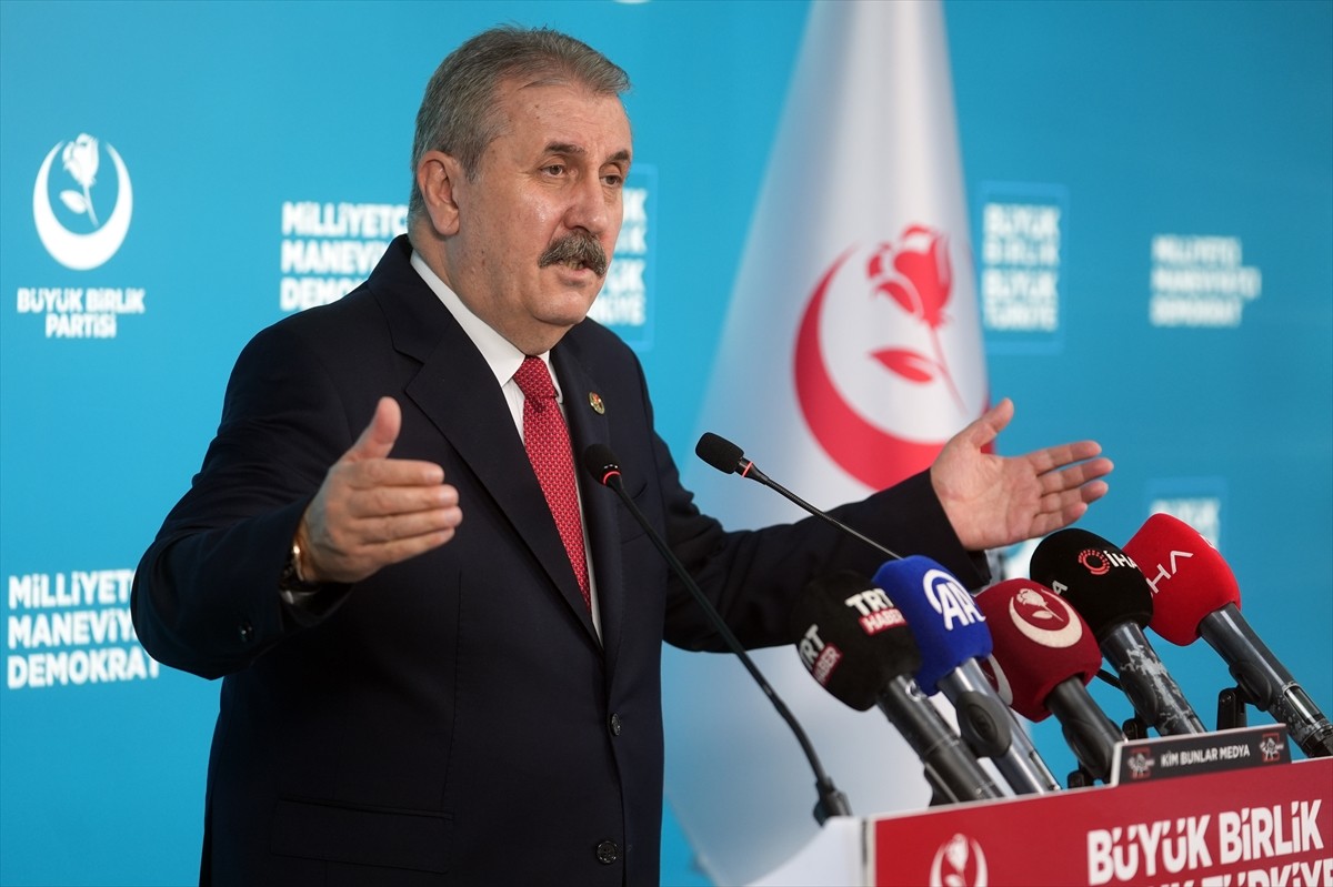 BBP Genel Başkanı Mustafa Destici, partisinin genel merkezinde düzenlediği basın toplantısında...