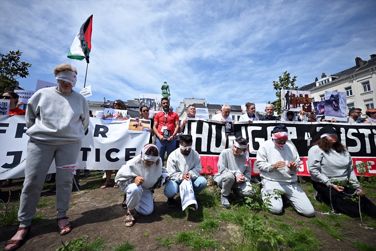 Belçika'nın başkenti Brüksel'deki Avrupa Parlamentosu (AP) önünde, 16 Haziran'da bir kilisede...