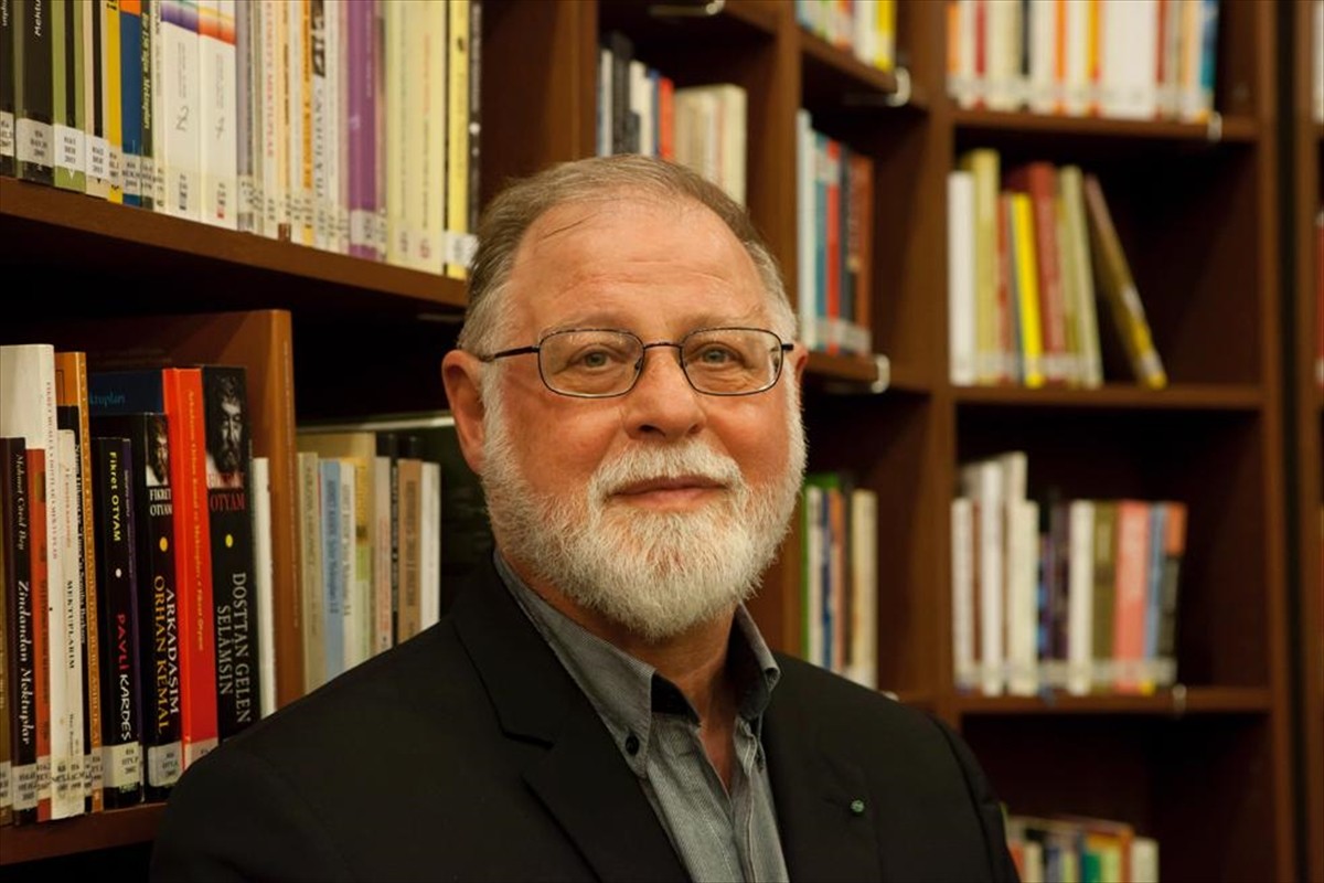 Birçok eseri Yapı Kredi Yayınları'ndan yayımlanan ünlü yazar ve çevirmen Alberto Manguel...