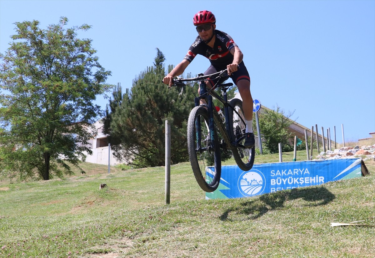 Bisiklet Milli Takımı, Sakarya'da düzenlenecek UCI Dağ Bisikleti Eliminatör Dünya Şampiyonası'nı...