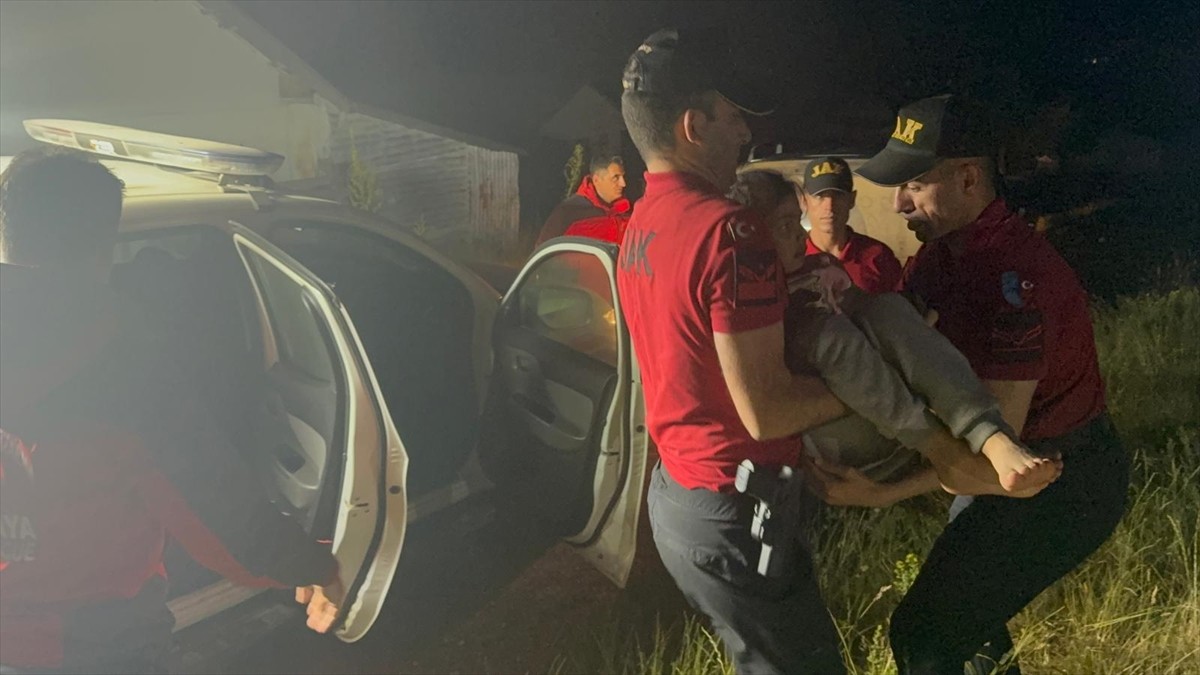 Bolu'da kaybolan 8 yaşındaki zihinsel engelli çocuk, Jandarma Arama Kurtarma (JAK) timleri...