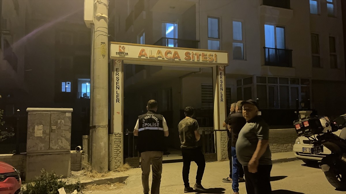 Burdur'da bir kadın evinde bıçaklanarak öldürülmüş halde bulundu, olayla ilgili 2 kadın gözaltına...