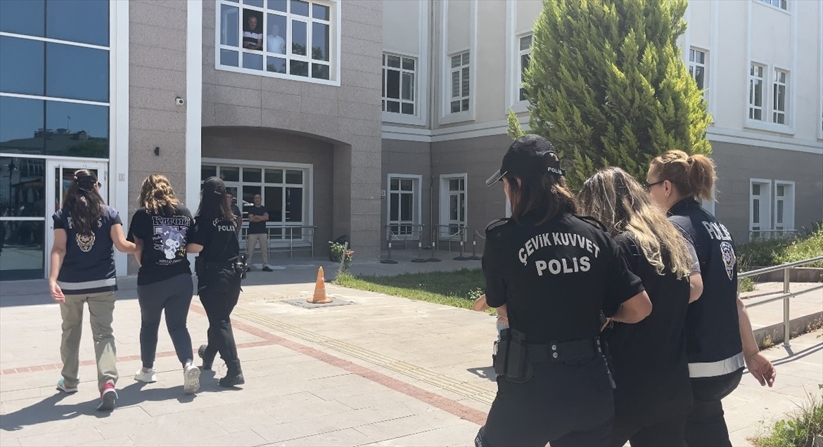 Burdur'da bir kadının evinde bıçaklanarak öldürülmesiyle ilgili gözaltına alınan eşinin de...